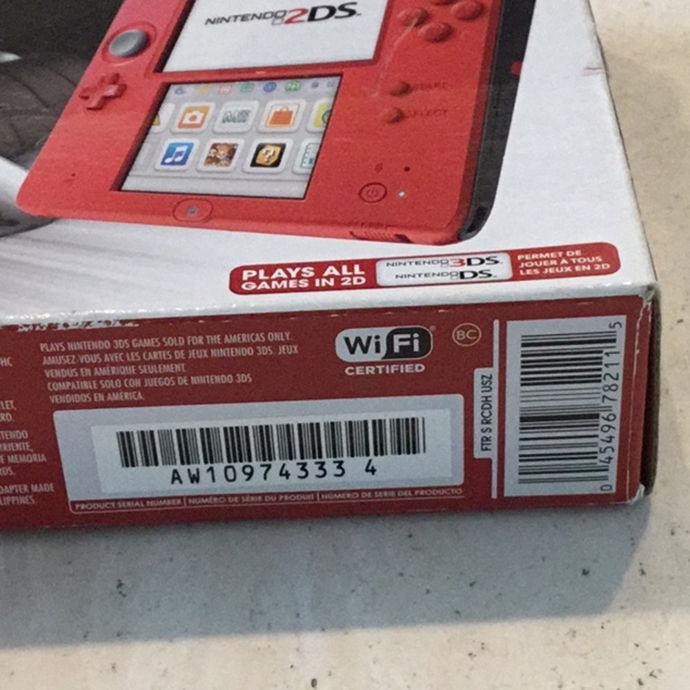 Mario Kart 7 Nintendo 2DS Console Handheld System Red & Charger Game & Box - Picture 5 of 16